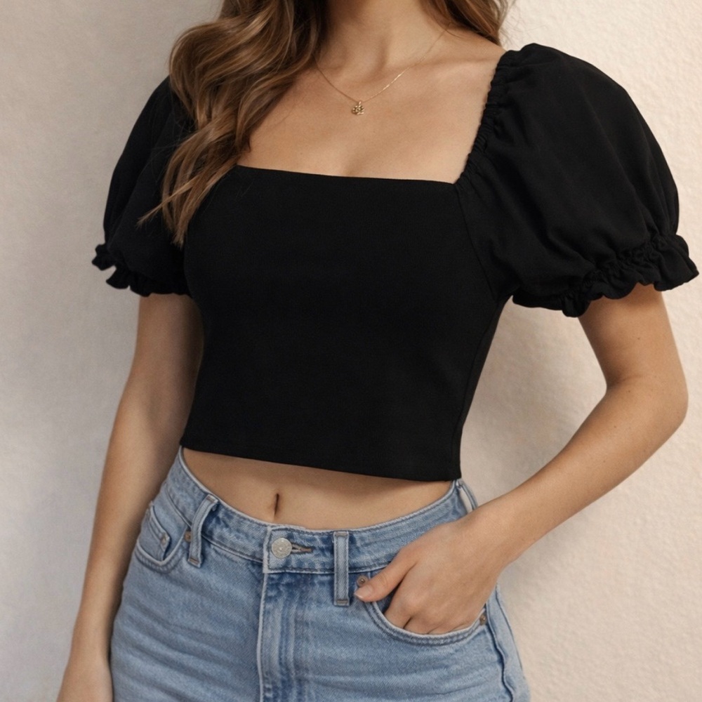 Chic Black Puff Sleeve Crop Top